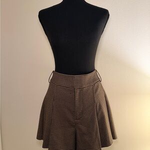 Alice + Olivia Black and Tan Houndstooth Skort